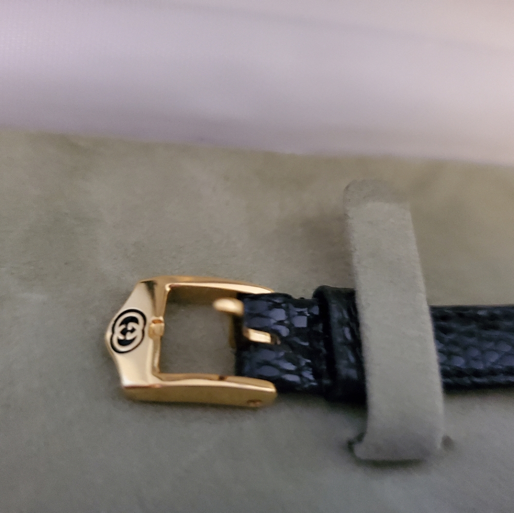 Gucci Watch (Authentic) - Picture 13 of 15